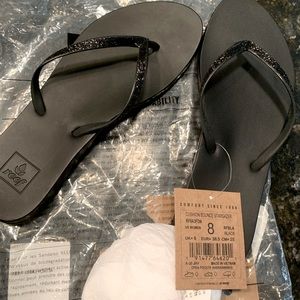 Reef black “stargazer” flip flops Sz8